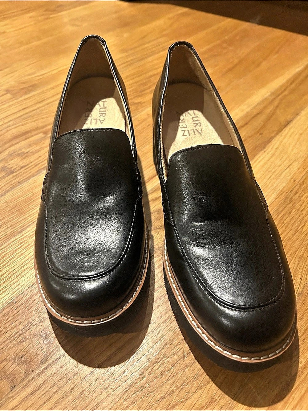 Naturalizer Ziva Leather Loafers Black US 9 M Like New, Lug Sole, 2 inch Heel